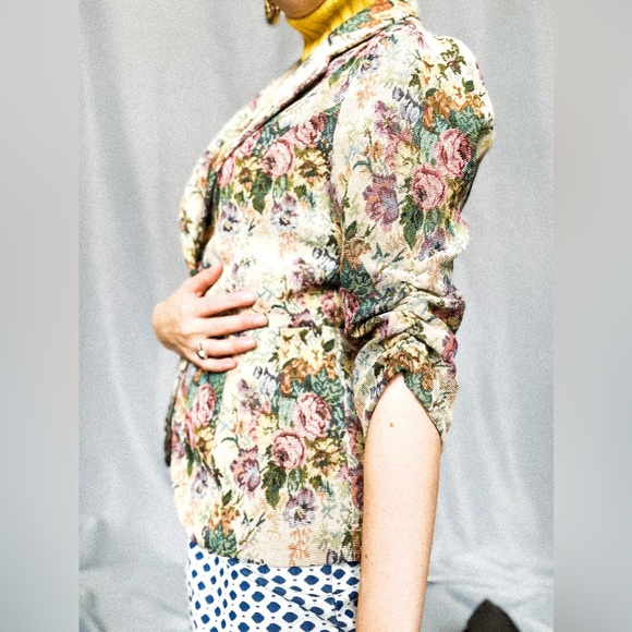 VINTAGE Floral Tapestry Blazer, Cinched Sleeves - Picture 4 of 10